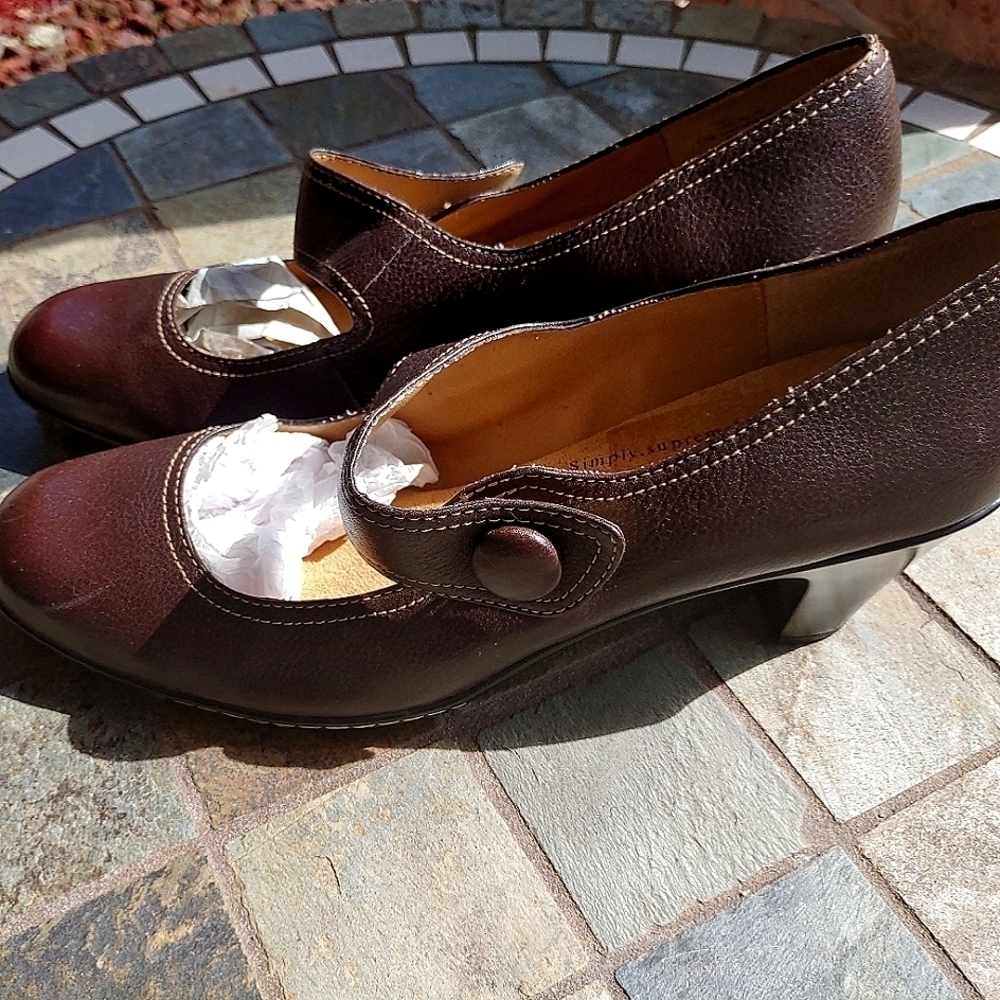 NEW SOFTSPOTS BROWN GENUINE LEATHER MARY JANE SHOES SIZE 12